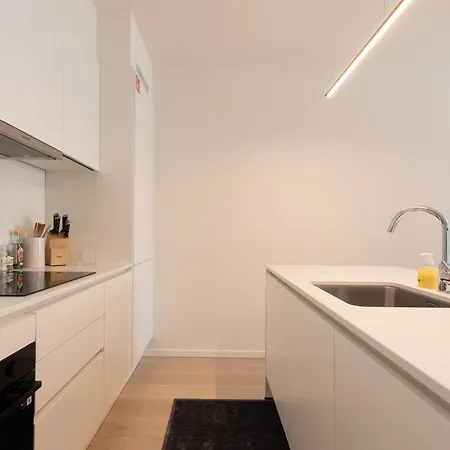 Serendipity - New 2 With Free Parking Apartament