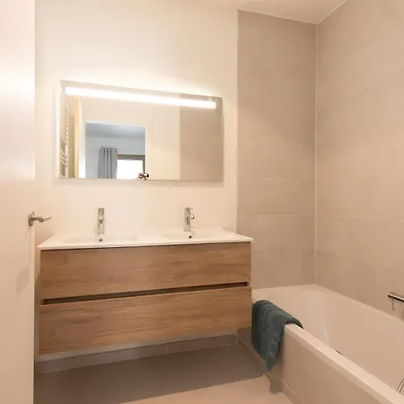 Serendipity - New 2 With Free Parking Ostende