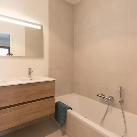 Serendipity - New 2 With Free Parking Ostende